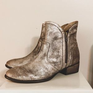 Seychelles Lucky Penny Boots Pewter Silver Booties